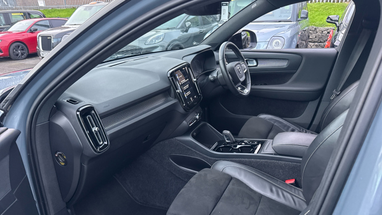 Volvo Xc40 2.0 B4P R DESIGN 5dr Auto Petrol Estate